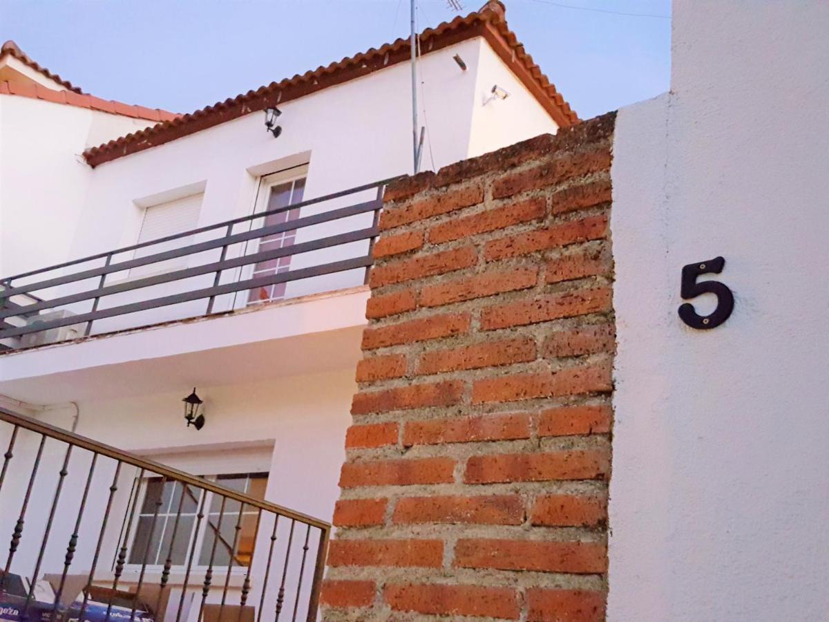 Casa Del Castillo By Naturadrada La Adrada Exterior photo