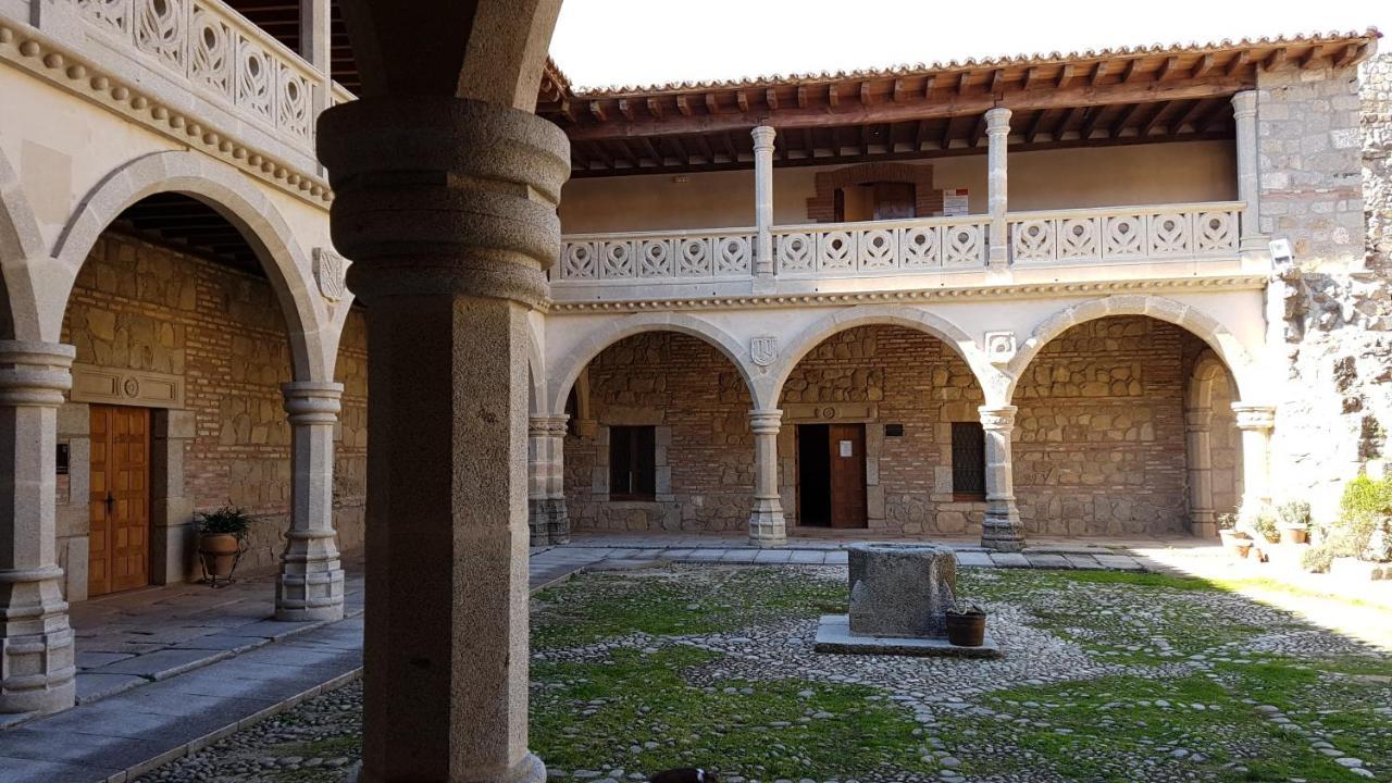 Casa Del Castillo By Naturadrada La Adrada Exterior photo